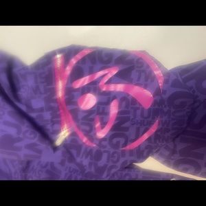 Zumba cargo Large pants. Purple and pink detail. Pockets in front and on side.